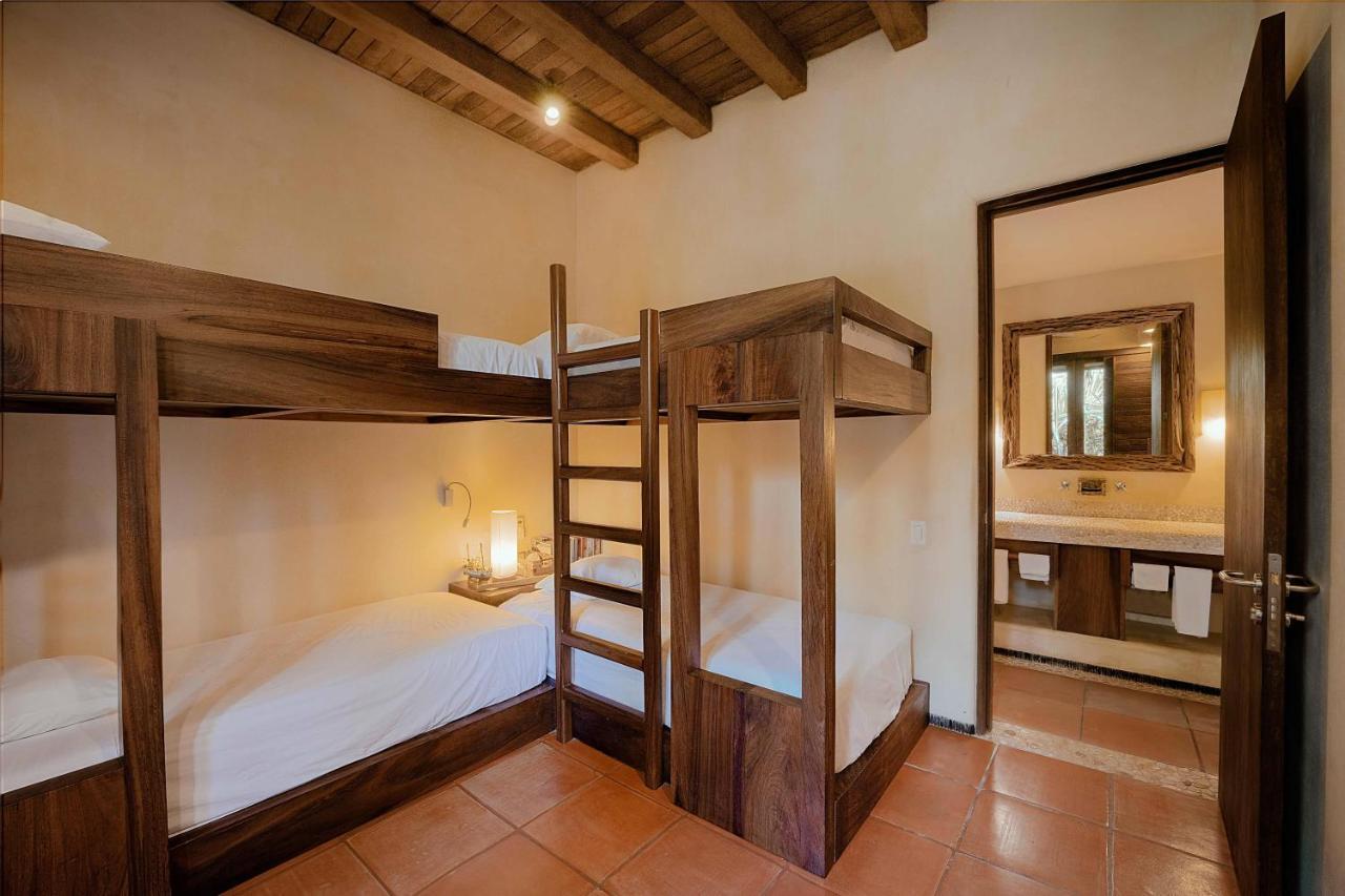 Las Palmas Luxury Villas Zihuatanejo Exterior photo