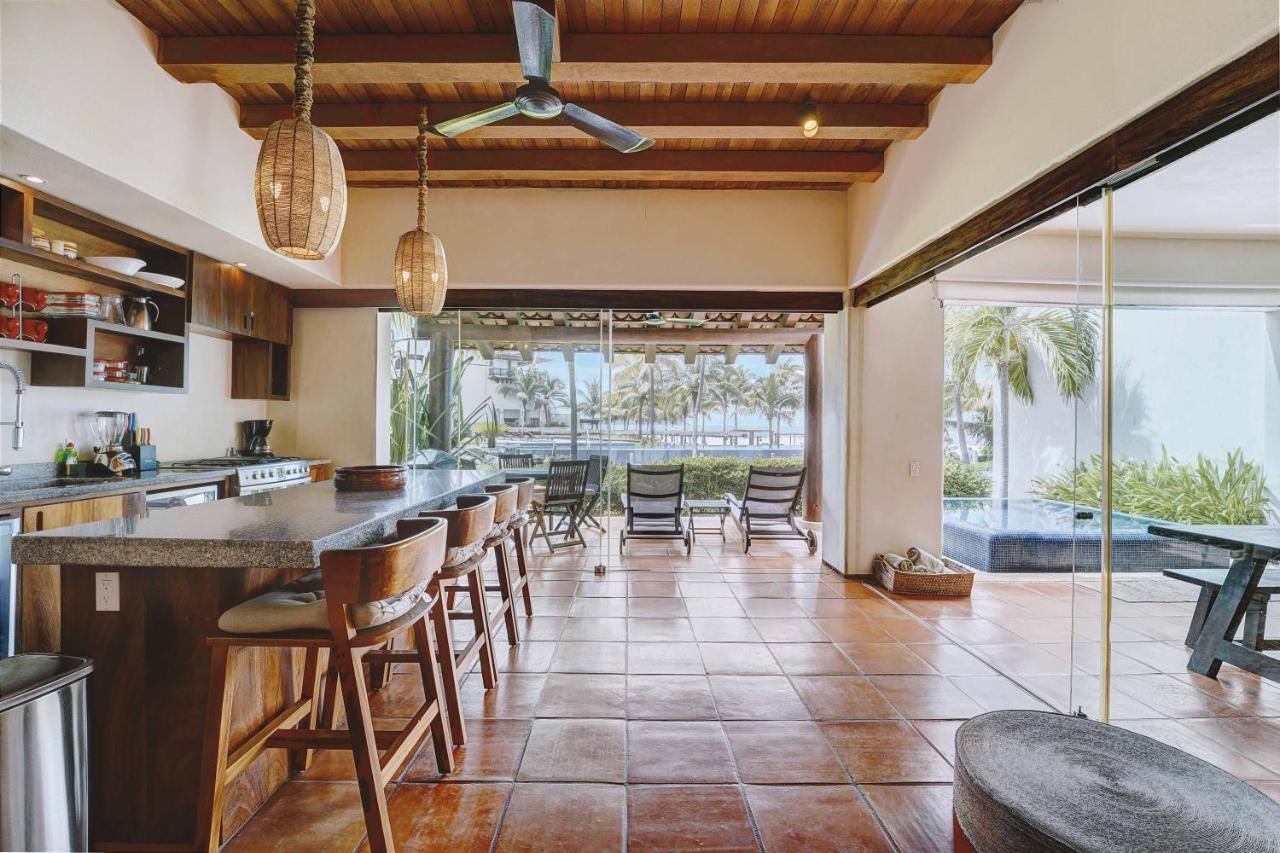 Las Palmas Luxury Villas Zihuatanejo Exterior photo