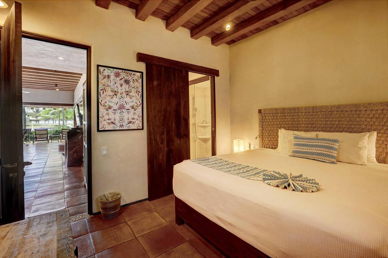 Las Palmas Luxury Villas Zihuatanejo Exterior photo