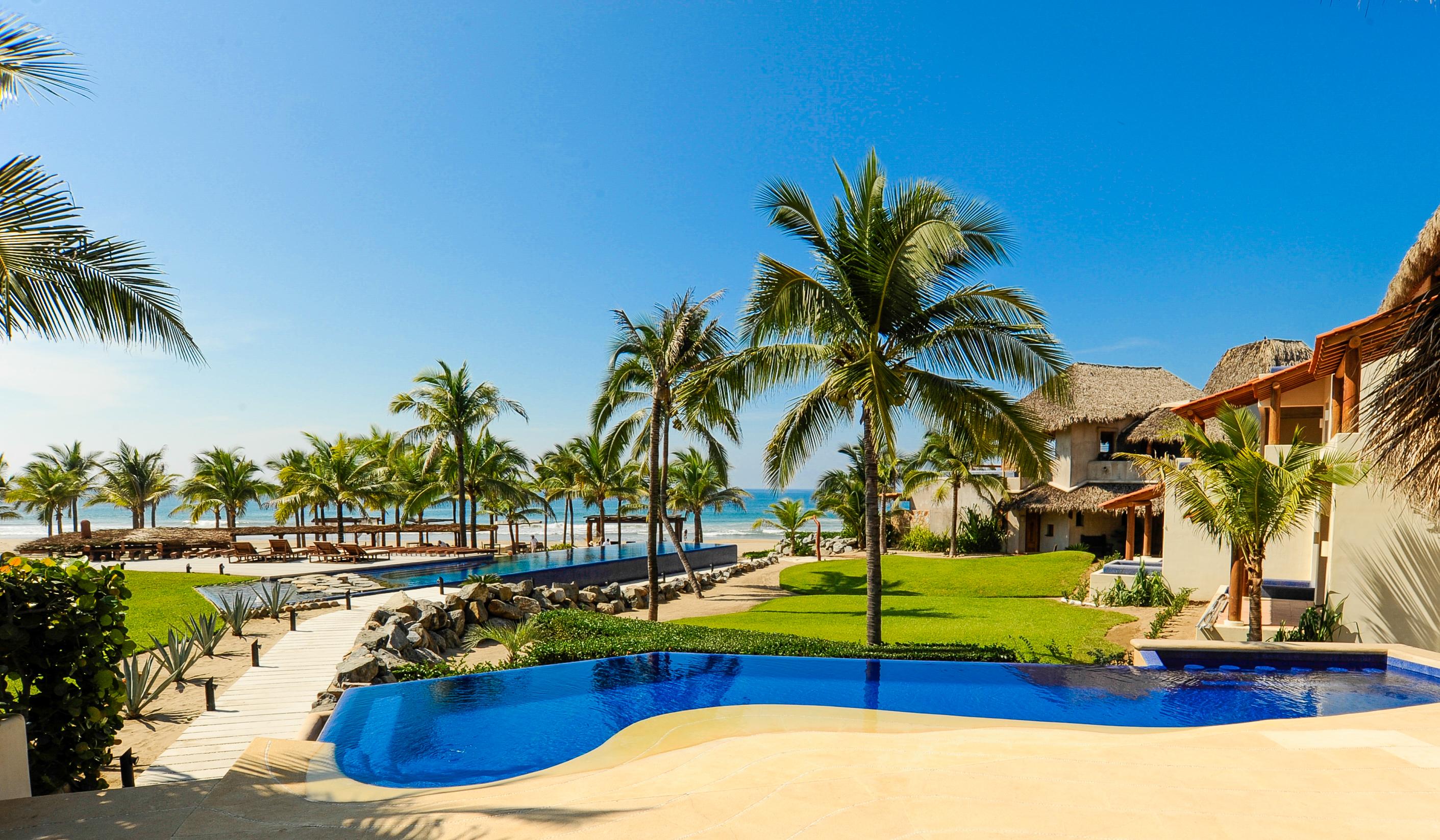 Las Palmas Luxury Villas Zihuatanejo Exterior photo