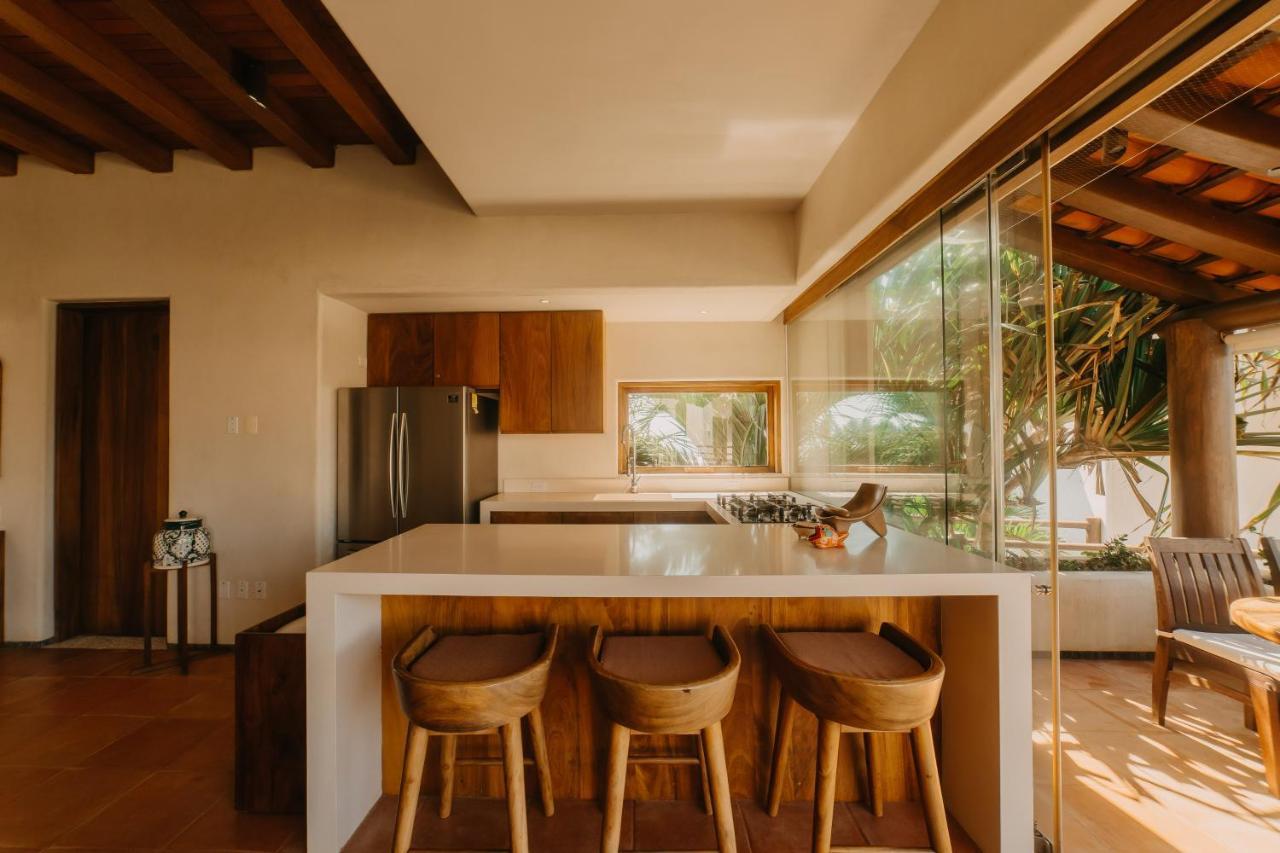 Las Palmas Luxury Villas Zihuatanejo Exterior photo