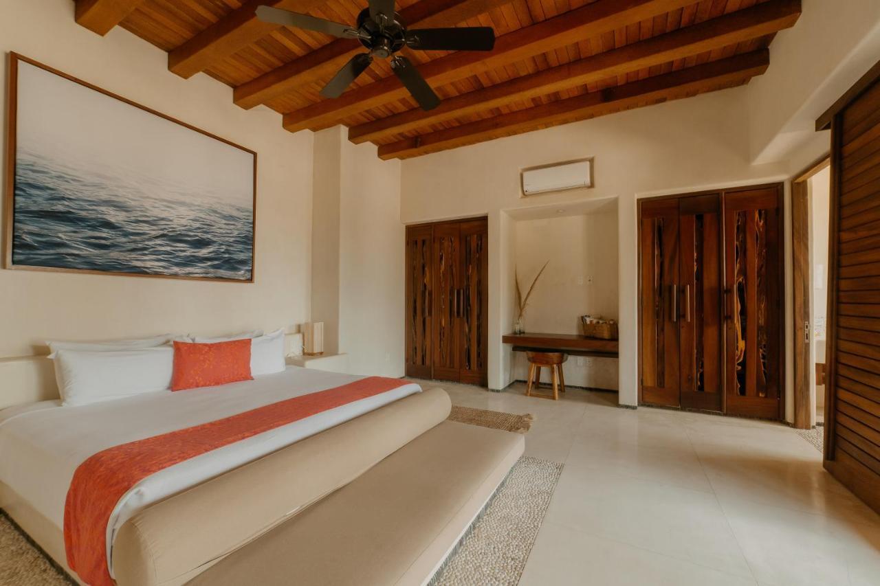 Las Palmas Luxury Villas Zihuatanejo Exterior photo