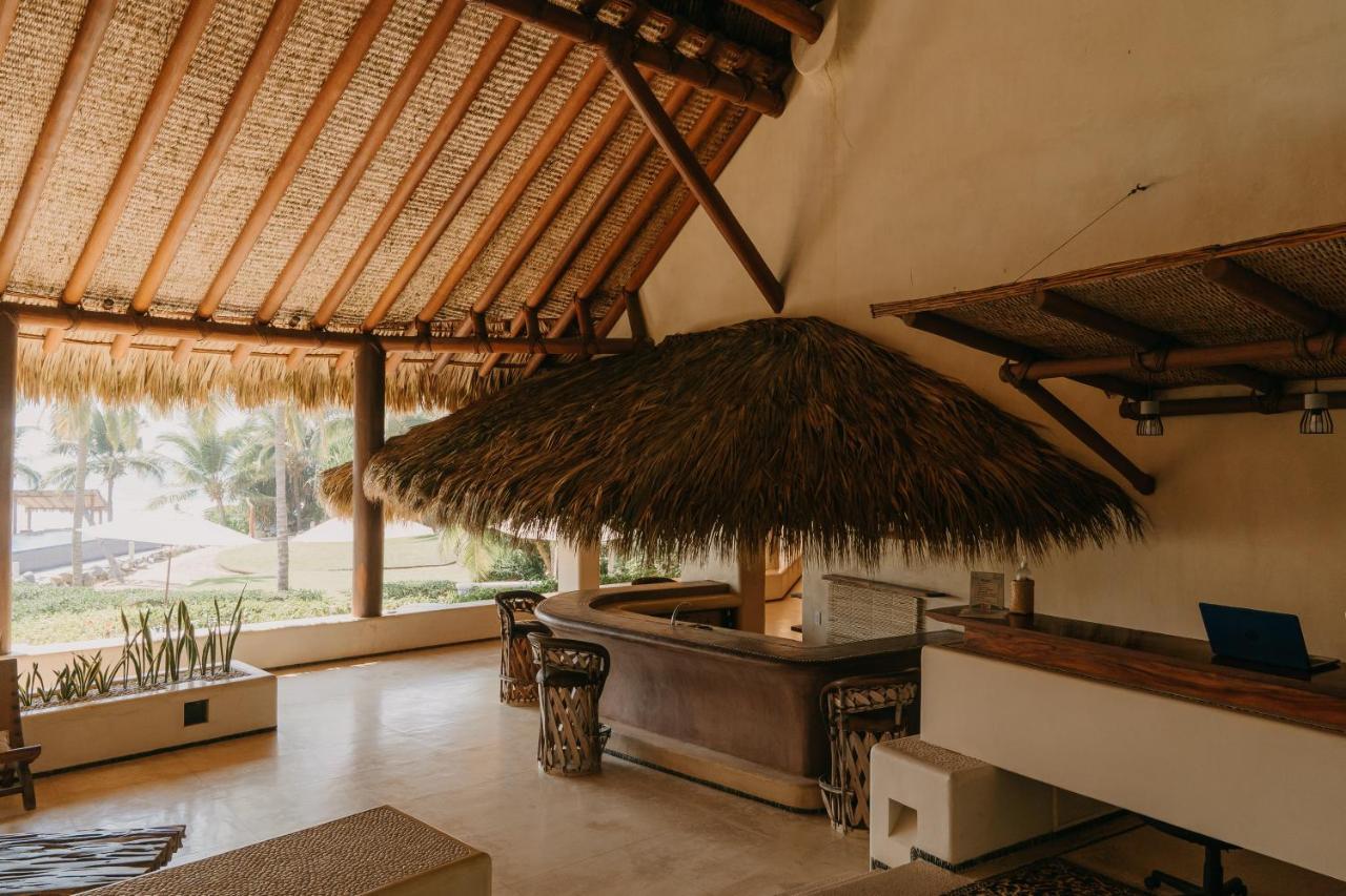 Las Palmas Luxury Villas Zihuatanejo Exterior photo