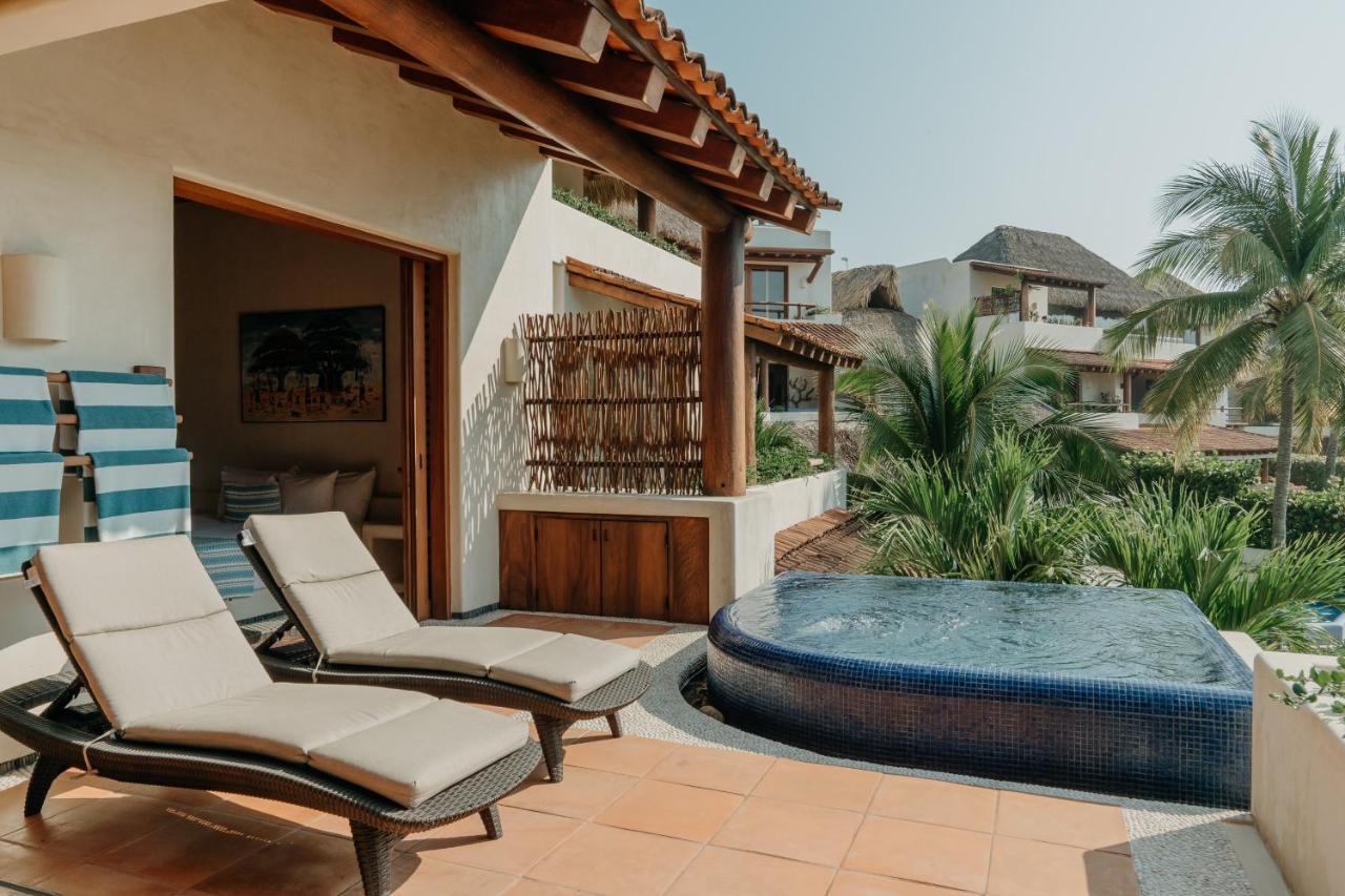 Las Palmas Luxury Villas Zihuatanejo Exterior photo