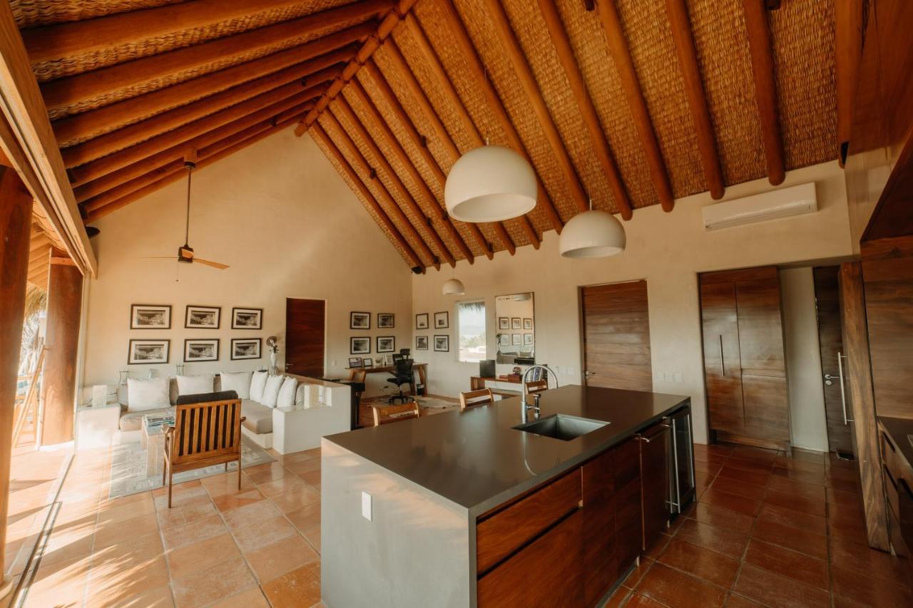 Las Palmas Luxury Villas Zihuatanejo Exterior photo