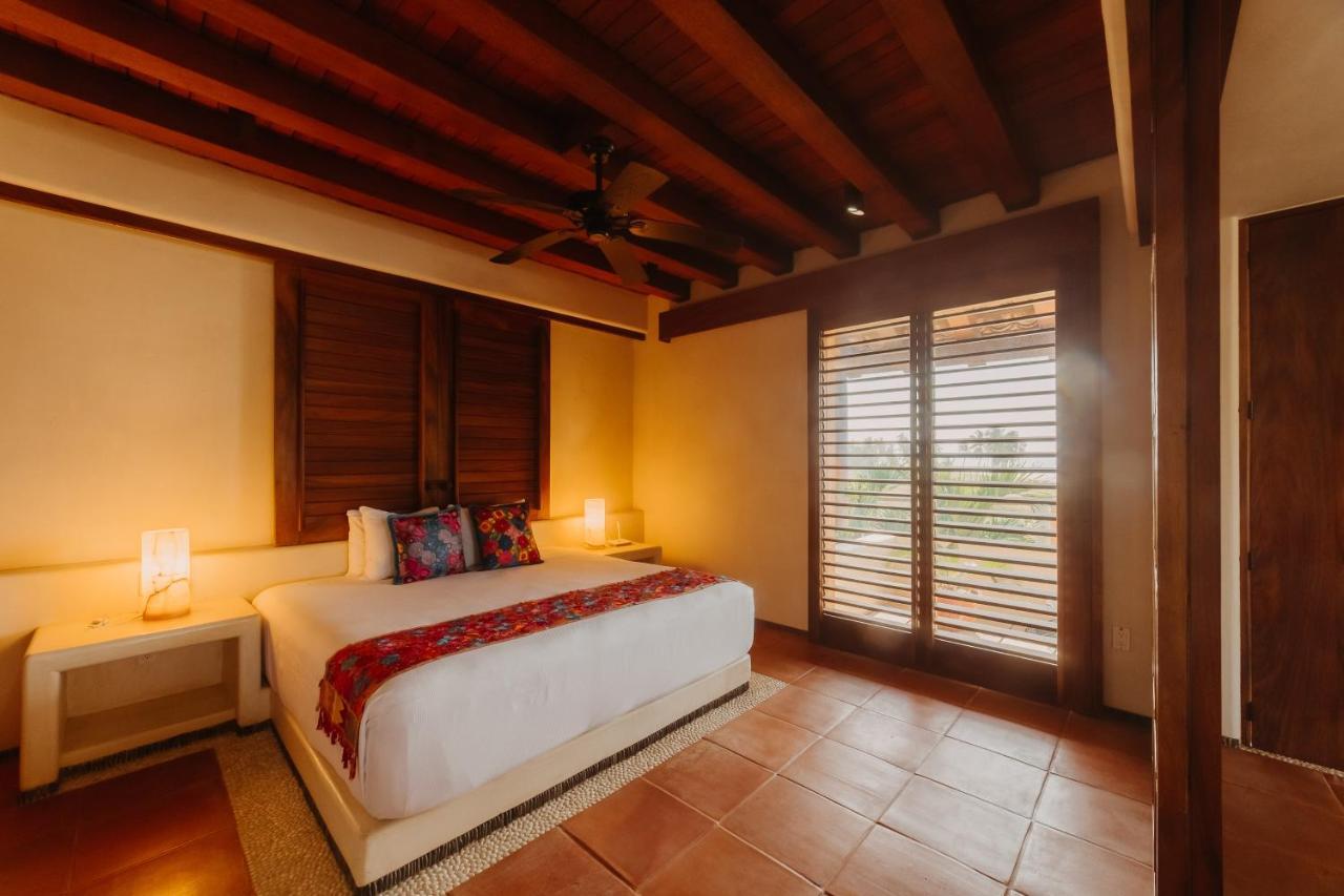Las Palmas Luxury Villas Zihuatanejo Exterior photo