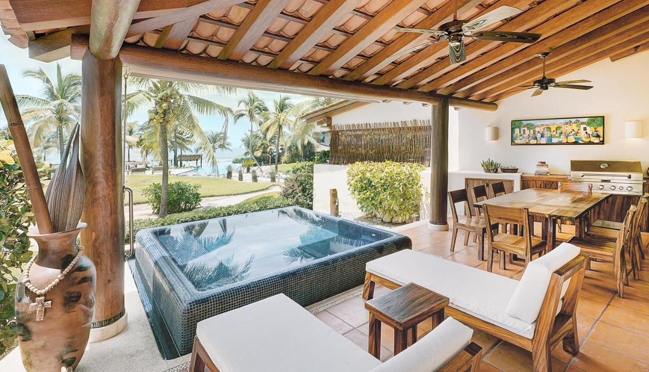 Las Palmas Luxury Villas Zihuatanejo Exterior photo