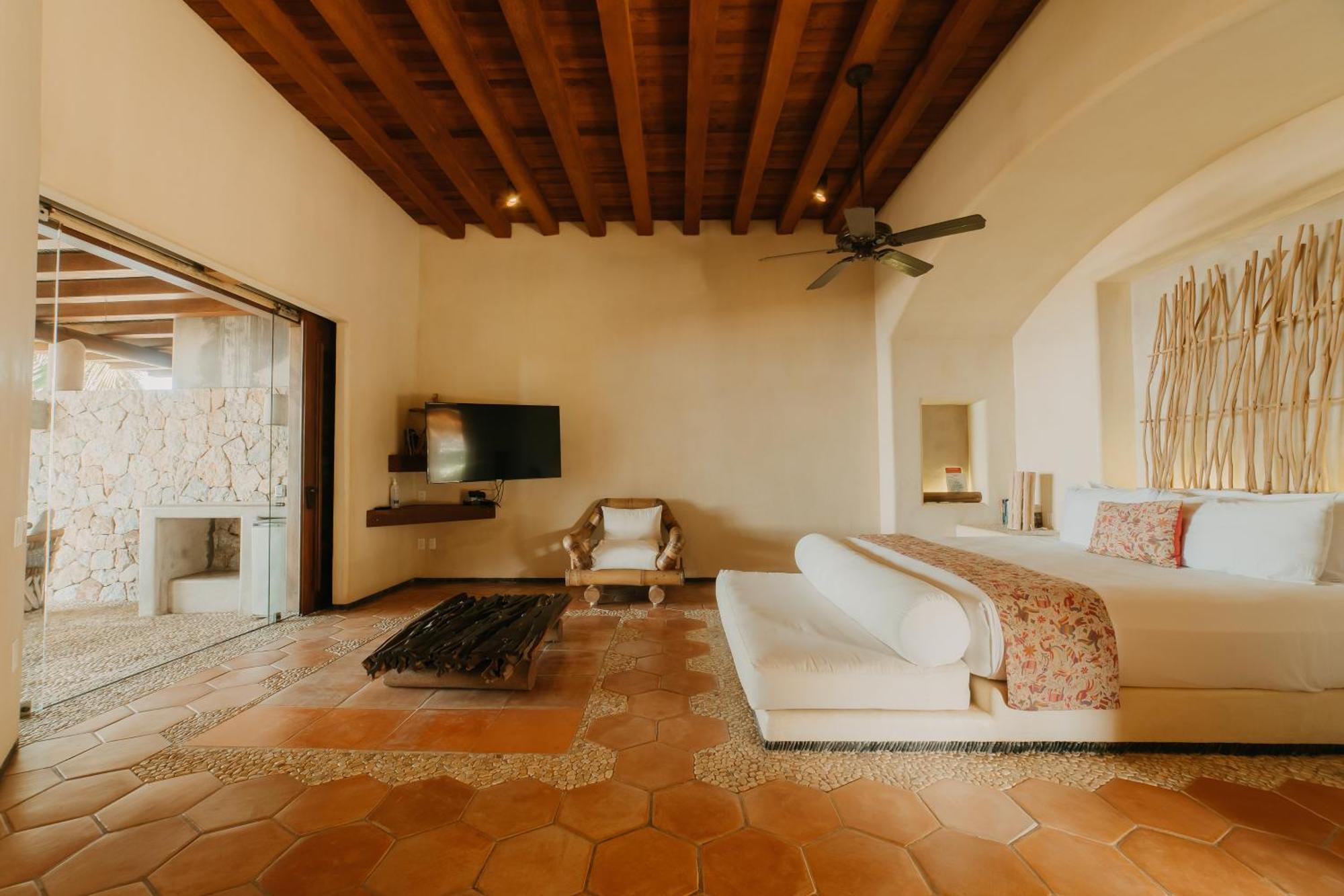 Las Palmas Luxury Villas Zihuatanejo Room photo
