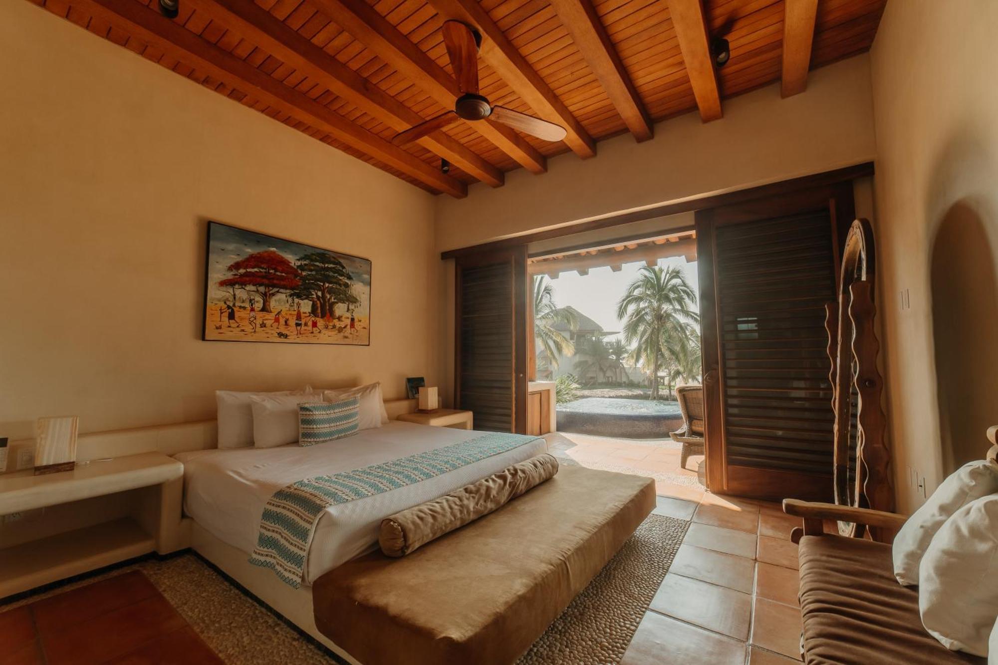 Las Palmas Luxury Villas Zihuatanejo Room photo