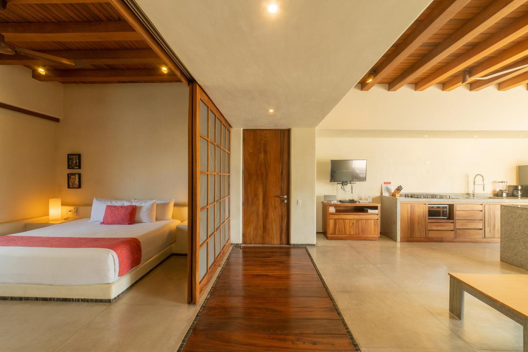 Las Palmas Luxury Villas Zihuatanejo Room photo