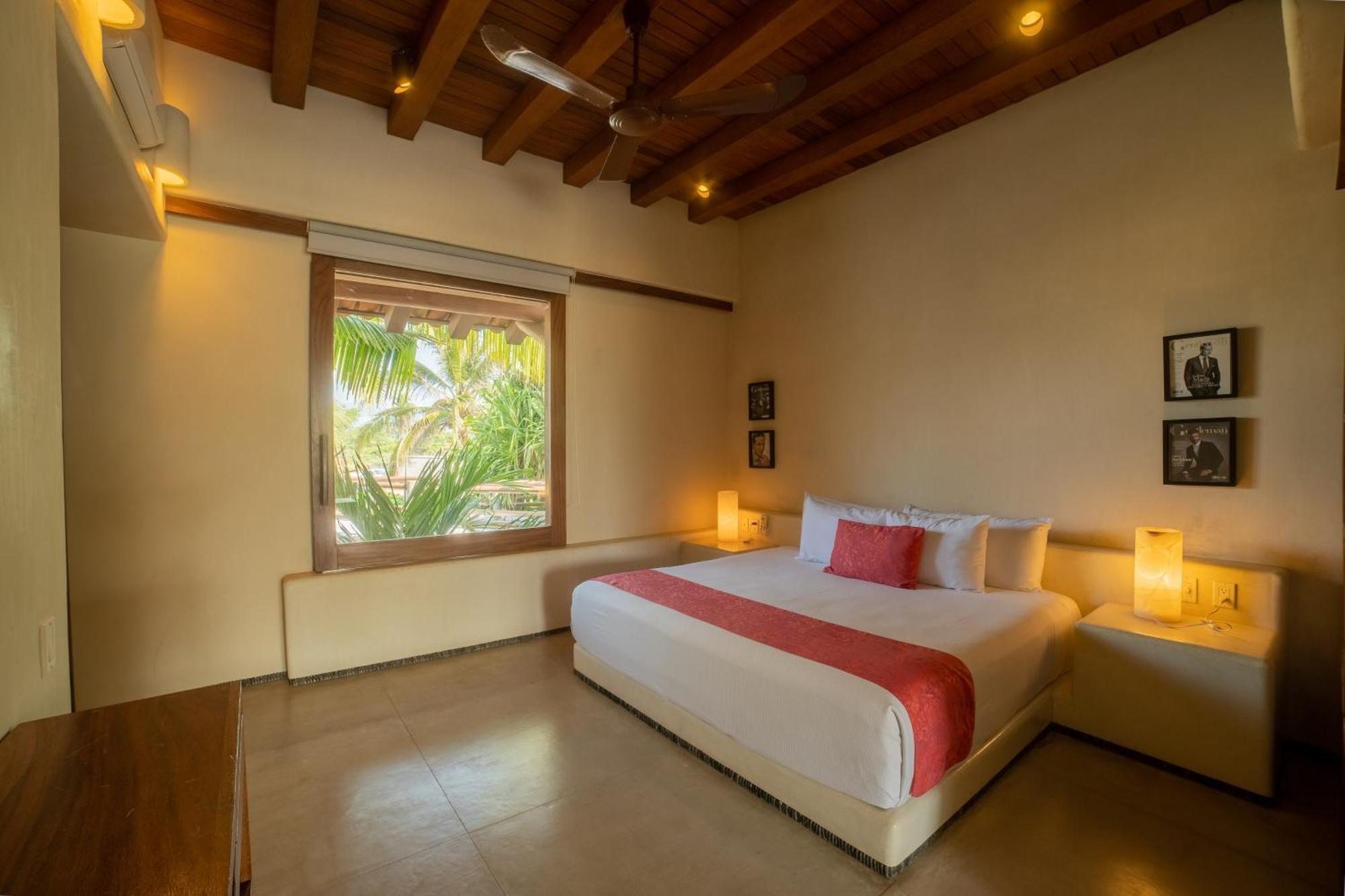 Las Palmas Luxury Villas Zihuatanejo Room photo