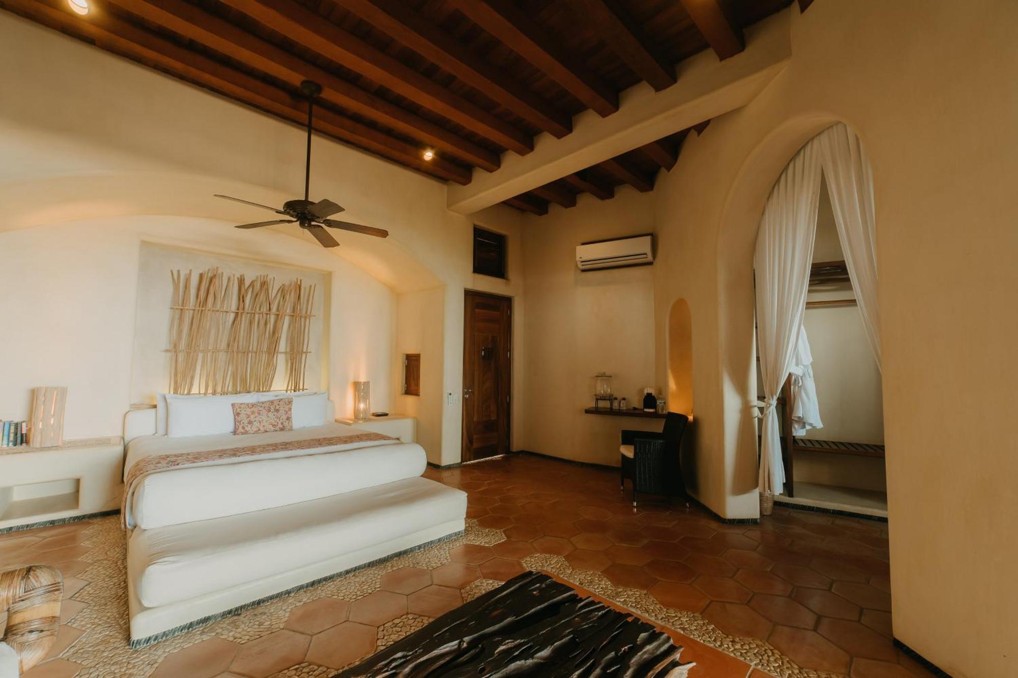 Las Palmas Luxury Villas Zihuatanejo Room photo