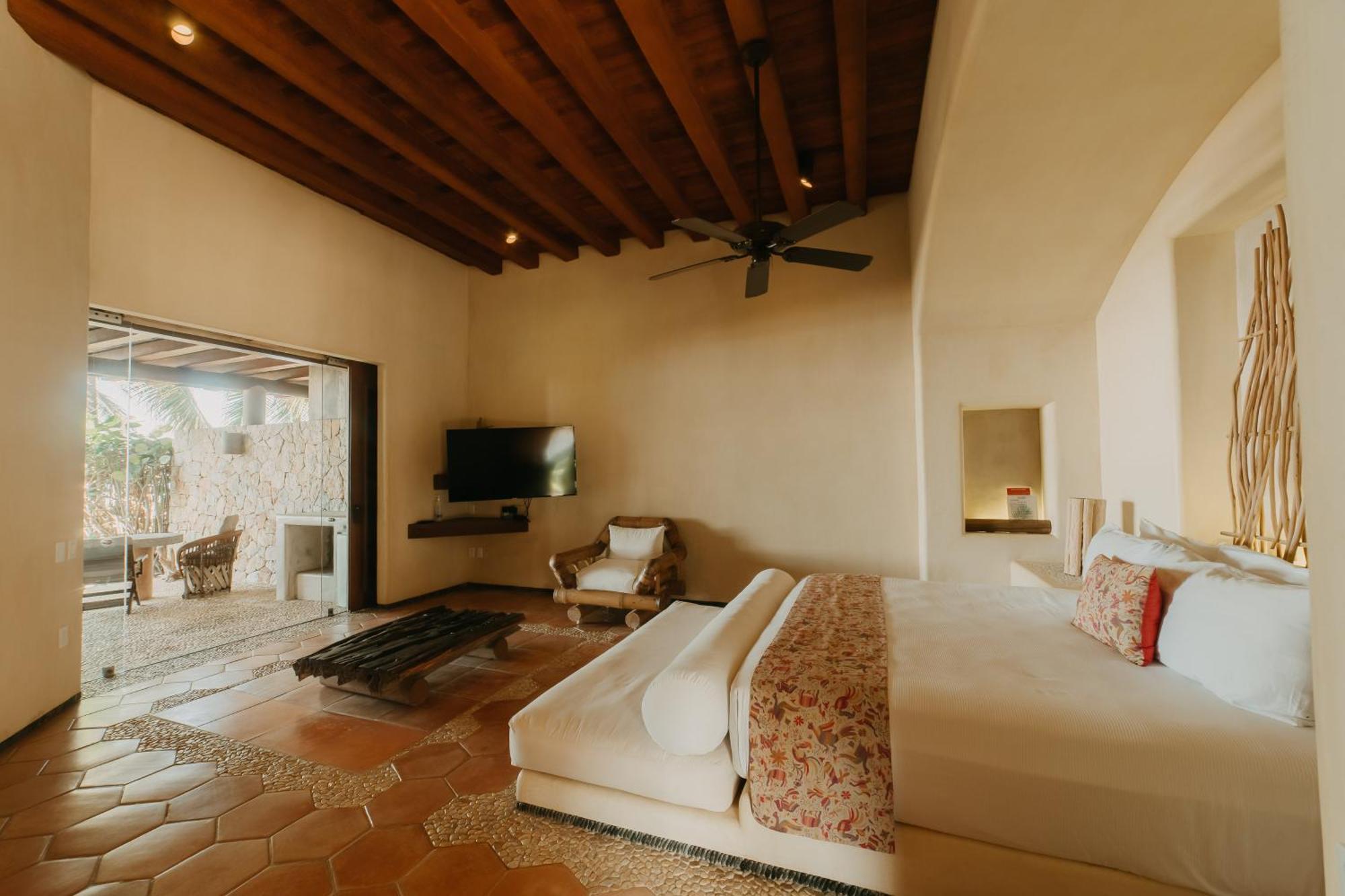 Las Palmas Luxury Villas Zihuatanejo Room photo