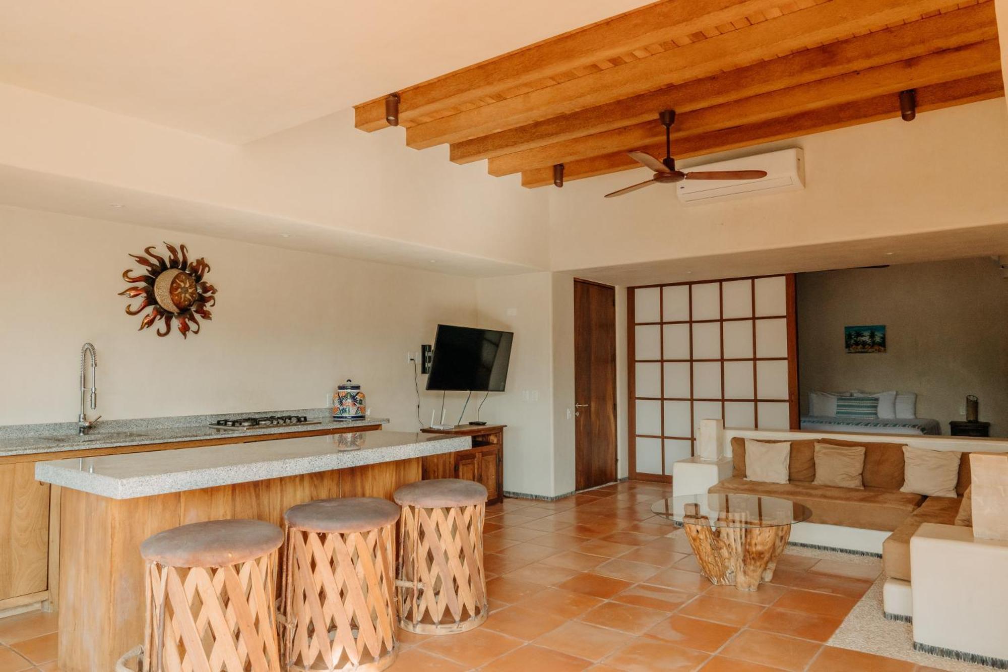 Las Palmas Luxury Villas Zihuatanejo Room photo