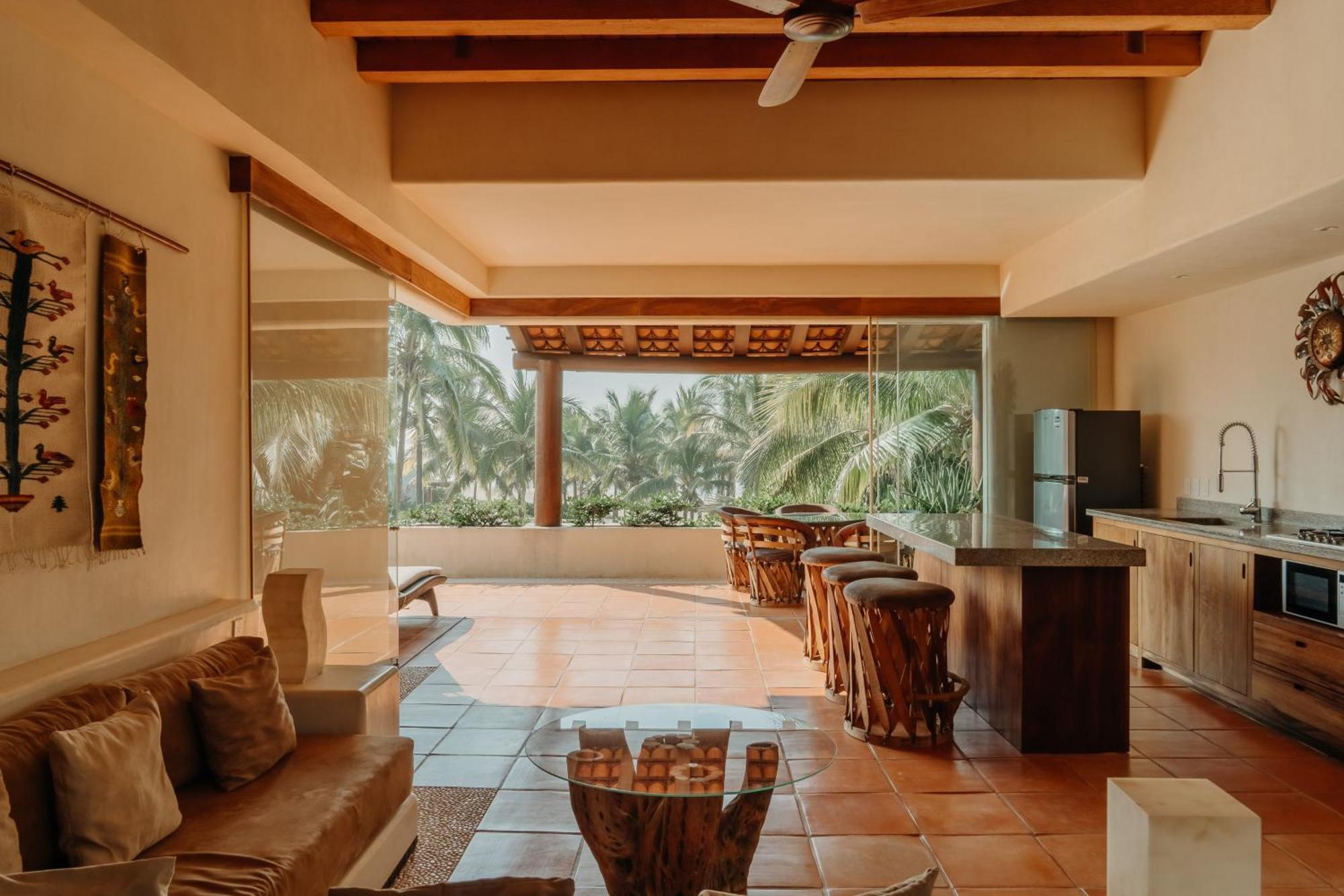 Las Palmas Luxury Villas Zihuatanejo Room photo
