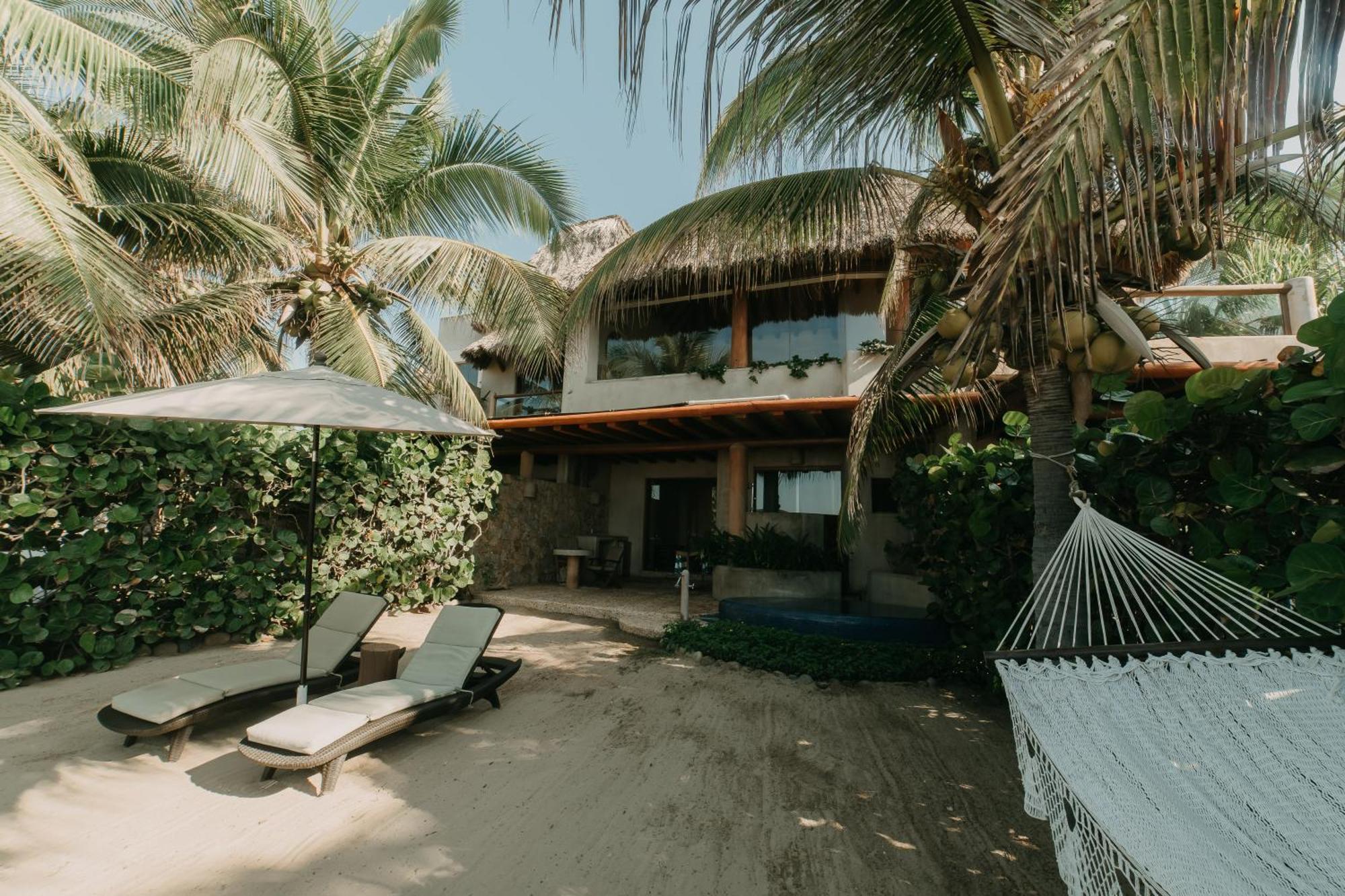 Las Palmas Luxury Villas Zihuatanejo Room photo