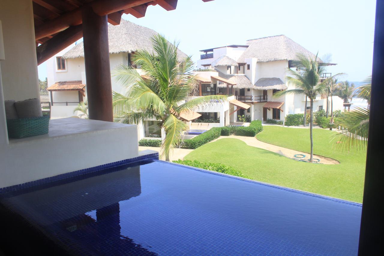 Las Palmas Luxury Villas Zihuatanejo Exterior photo
